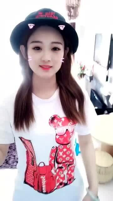 吃瓜小妹颖宝,吃瓜小妹的甜蜜蜕变之路