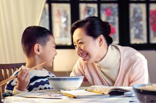 吃瓜妈妈辅导儿子,寓教于乐，共度美好亲子时光